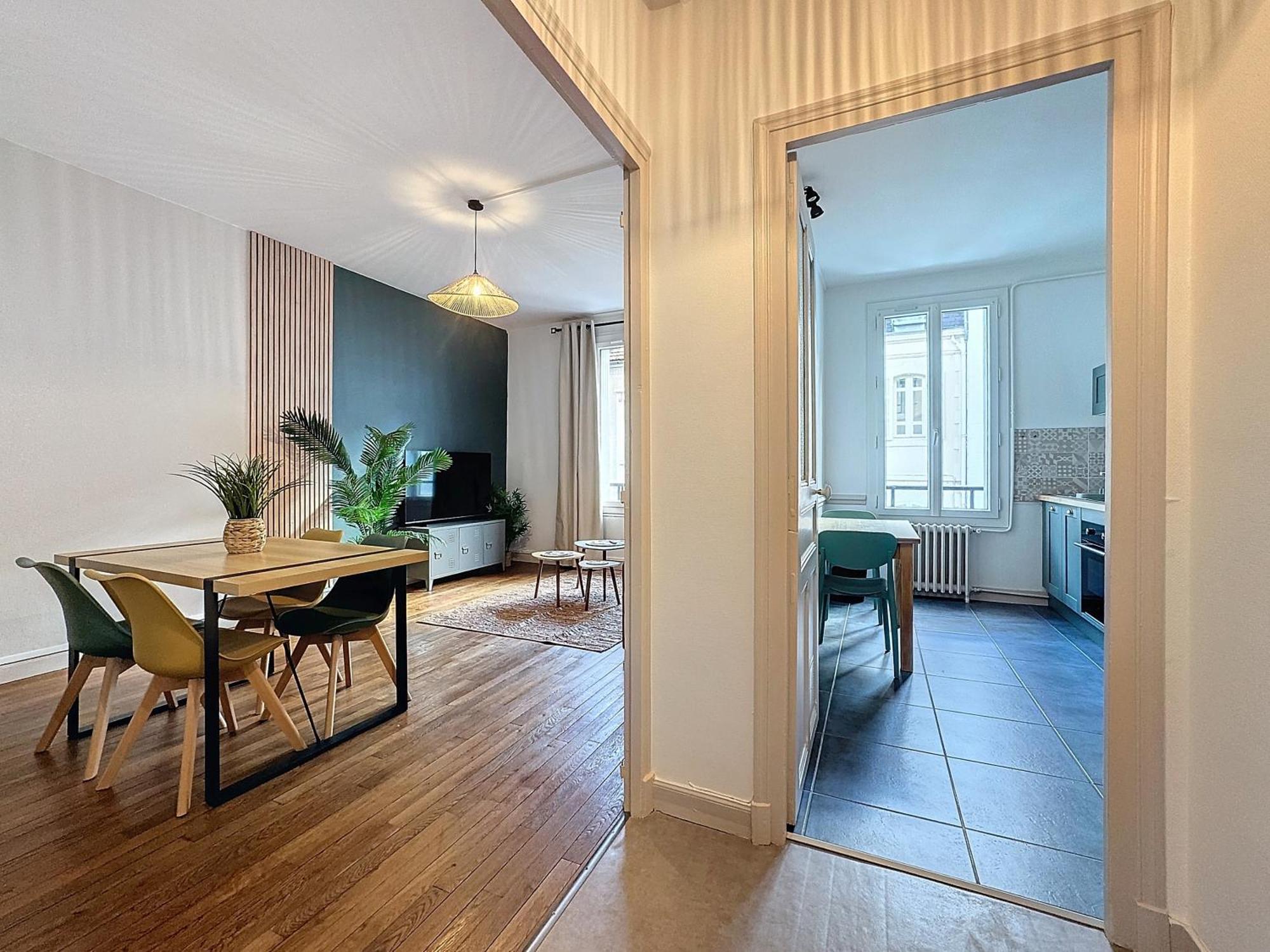 Le 2-F2 Centre Historique Apartment มงต์ลูซง ภายนอก รูปภาพ