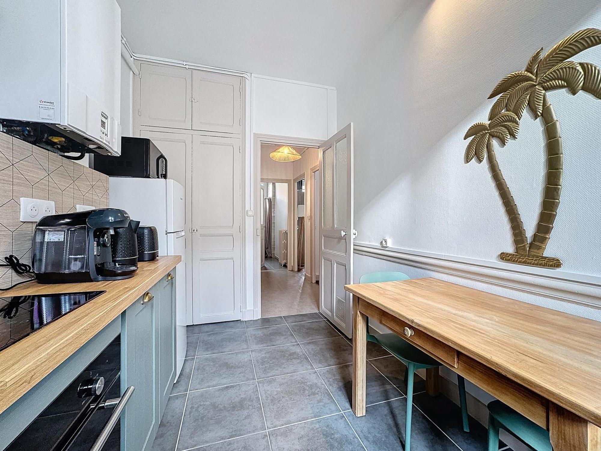 Le 2-F2 Centre Historique Apartment มงต์ลูซง ภายนอก รูปภาพ