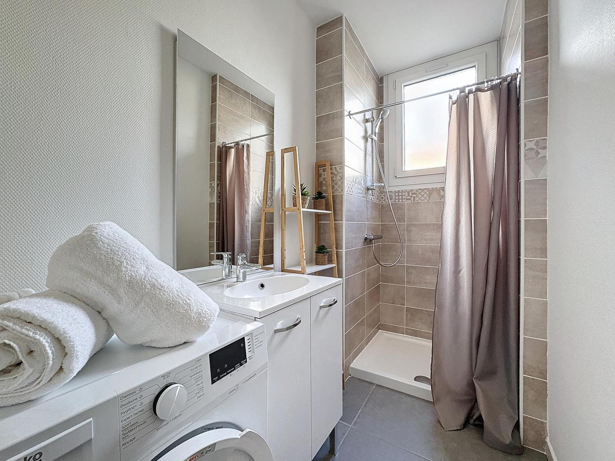Le 2-F2 Centre Historique Apartment มงต์ลูซง ภายนอก รูปภาพ